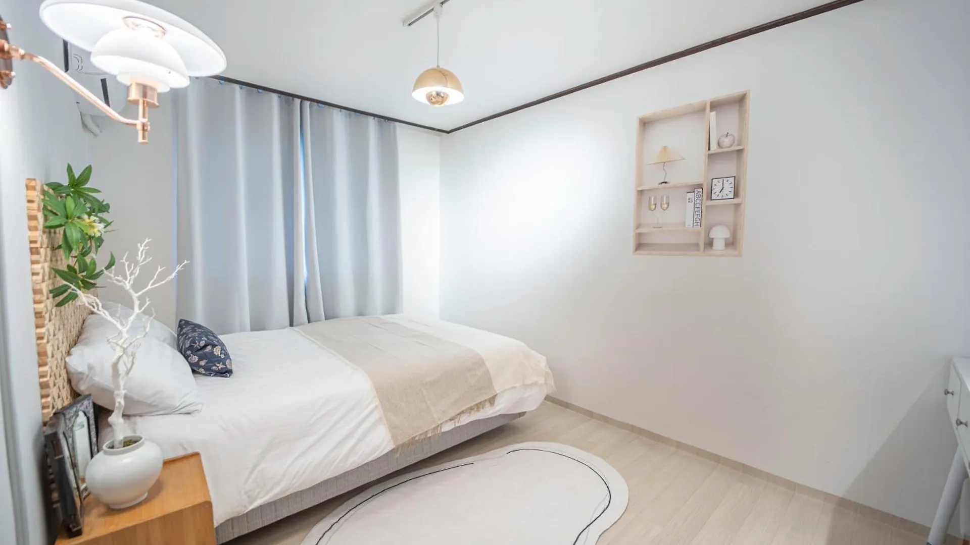 Family Suite Near Hongdae & Seoul Station Apart-hotel